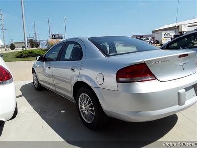 2004 Chrysler Sebring Touring   - Photo 4 - Davenport, IA 52802