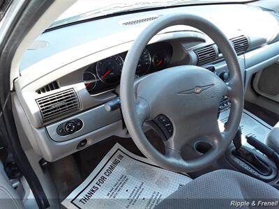 2004 Chrysler Sebring Touring   - Photo 12 - Davenport, IA 52802
