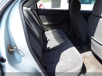 2004 Chrysler Sebring Touring   - Photo 9 - Davenport, IA 52802