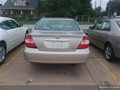 2004 Toyota Camry LE   - Photo 5 - Davenport, IA 52802