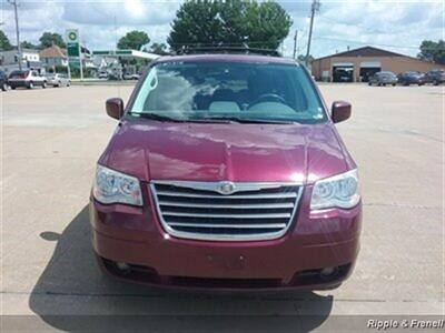 2008 Chrysler Town & Country Touring   - Photo 1 - Davenport, IA 52802