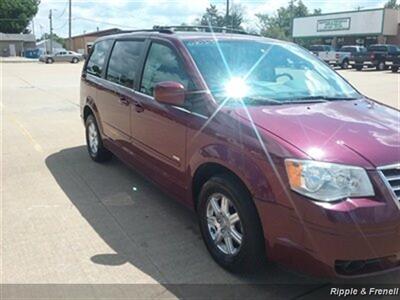 2008 Chrysler Town & Country Touring   - Photo 4 - Davenport, IA 52802