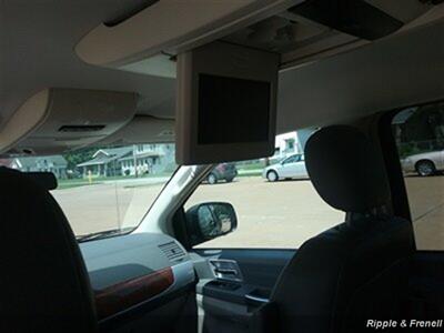 2008 Chrysler Town & Country Touring   - Photo 10 - Davenport, IA 52802