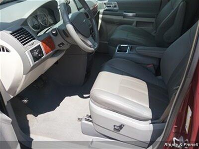 2008 Chrysler Town & Country Touring   - Photo 8 - Davenport, IA 52802