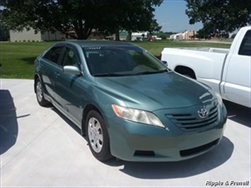 2007 Toyota Camry XLE   - Photo 1 - Davenport, IA 52802