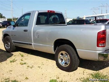 2005 Dodge Ram 1500 ST   - Photo 2 - Davenport, IA 52802