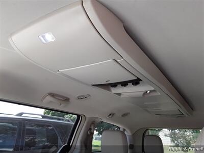 2013 Chrysler Town & Country Touring-L   - Photo 6 - Davenport, IA 52802