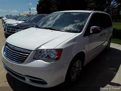 2013 Chrysler Town & Country Touring-L   - Photo 3 - Davenport, IA 52802