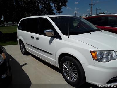 2013 Chrysler Town & Country Touring-L   - Photo 15 - Davenport, IA 52802