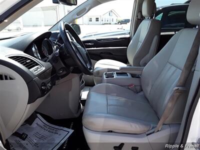 2013 Chrysler Town & Country Touring-L   - Photo 4 - Davenport, IA 52802