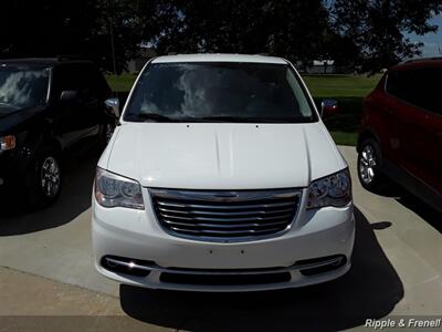 2013 Chrysler Town & Country Touring-L   - Photo 1 - Davenport, IA 52802