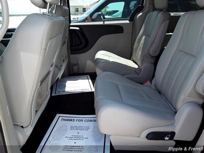 2013 Chrysler Town & Country Touring-L   - Photo 8 - Davenport, IA 52802