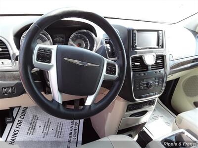 2013 Chrysler Town & Country Touring-L   - Photo 5 - Davenport, IA 52802