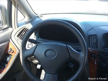 1999 Lexus RX 300   - Photo 14 - Davenport, IA 52802