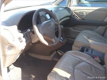 1999 Lexus RX 300   - Photo 9 - Davenport, IA 52802