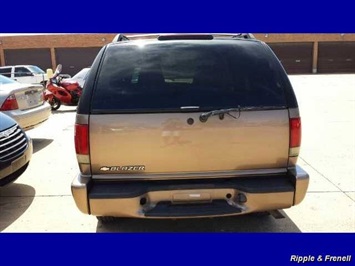 2004 Chevrolet Blazer LS   - Photo 1 - Davenport, IA 52802