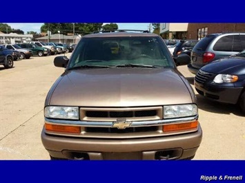 2004 Chevrolet Blazer LS   - Photo 3 - Davenport, IA 52802