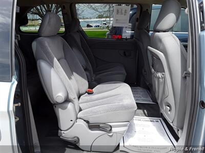 2006 Chrysler Town & Country   - Photo 12 - Davenport, IA 52802
