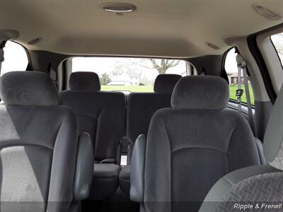 2006 Chrysler Town & Country   - Photo 7 - Davenport, IA 52802