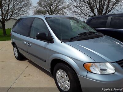2006 Chrysler Town & Country   - Photo 3 - Davenport, IA 52802