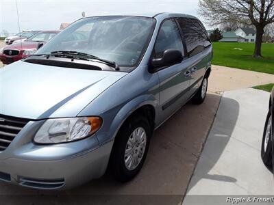 2006 Chrysler Town & Country   - Photo 4 - Davenport, IA 52802