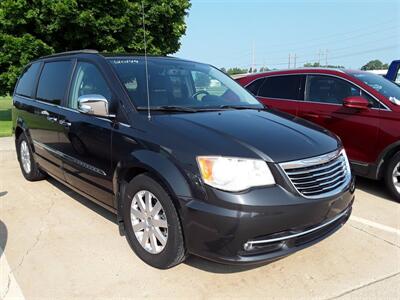 2012 Chrysler Town & Country Touring-L   - Photo 13 - De Witt, IA 52742