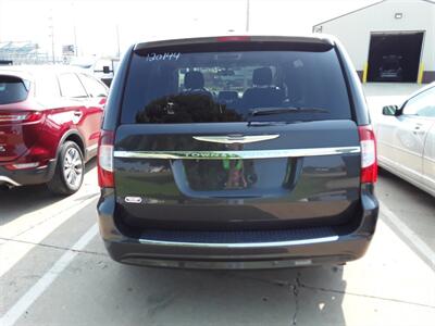 2012 Chrysler Town & Country Touring-L   - Photo 9 - De Witt, IA 52742