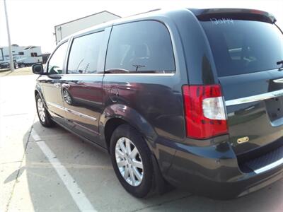 2012 Chrysler Town & Country Touring-L   - Photo 8 - De Witt, IA 52742