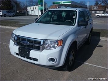 2008 Ford Escape XLS   - Photo 1 - Davenport, IA 52802