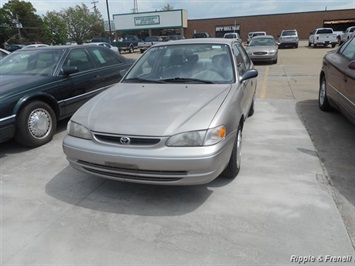 1998 Toyota Corolla LE   - Photo 1 - Davenport, IA 52802