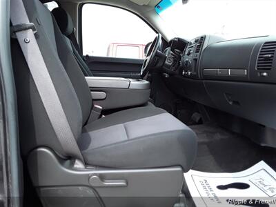 2010 Chevrolet Silverado 1500 LT   - Photo 11 - Silvis, IL 61282