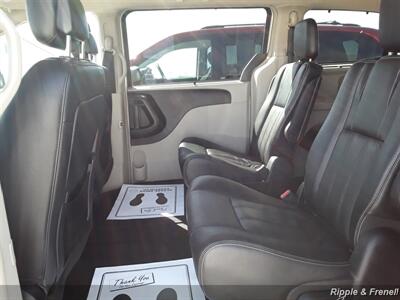 2011 Chrysler Town & Country Touring-L   - Photo 7 - Davenport, IA 52802