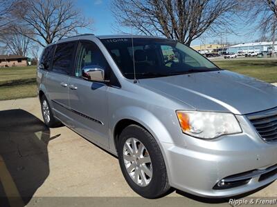 2011 Chrysler Town & Country Touring-L   - Photo 13 - Davenport, IA 52802