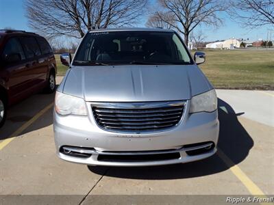 2011 Chrysler Town & Country Touring-L   - Photo 1 - Davenport, IA 52802