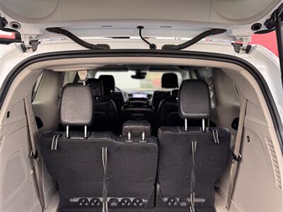 2022 Chrysler Pacifica Touring L   - Photo 11 - Pearl City, HI 96782