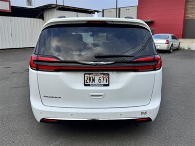 2022 Chrysler Pacifica Touring L   - Photo 5 - Pearl City, HI 96782