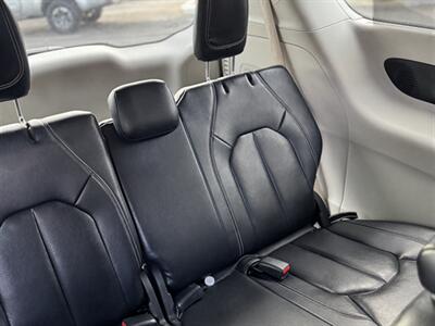 2022 Chrysler Pacifica Touring L   - Photo 9 - Pearl City, HI 96782