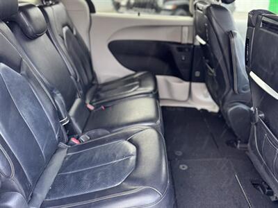 2022 Chrysler Pacifica Touring L   - Photo 10 - Pearl City, HI 96782