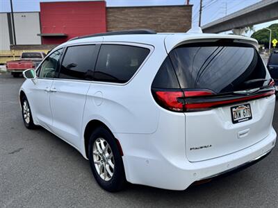 2022 Chrysler Pacifica Touring L   - Photo 4 - Pearl City, HI 96782
