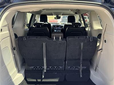 2022 Chrysler Pacifica Touring L   - Photo 10 - Pearl City, HI 96782