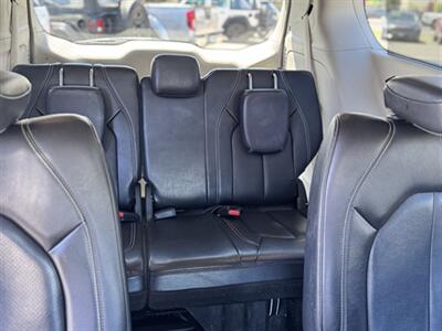 2022 Chrysler Pacifica Touring L   - Photo 9 - Pearl City, HI 96782
