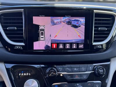 2022 Chrysler Pacifica Touring L   - Photo 13 - Pearl City, HI 96782