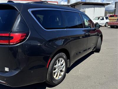 2022 Chrysler Pacifica Touring L   - Photo 6 - Pearl City, HI 96782
