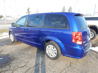 2018 Dodge Grand Caravan SE   - Photo 2 - Angola, IN 46703