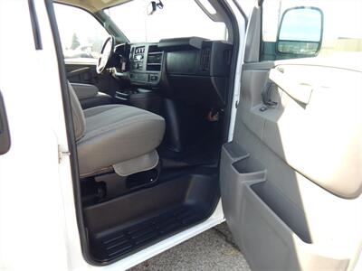 2017 Chevrolet Express LT 3500  15 Passenger - Photo 15 - Angola, IN 46703