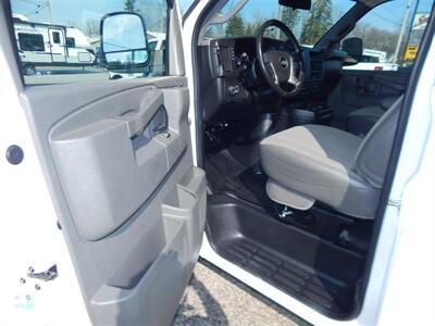 2017 Chevrolet Express LT 3500  15 Passenger - Photo 17 - Angola, IN 46703