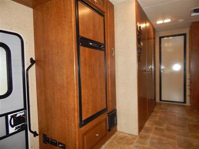 2015 Thor Outlaw 29H  Toy Hauler - Photo 26 - Angola, IN 46703