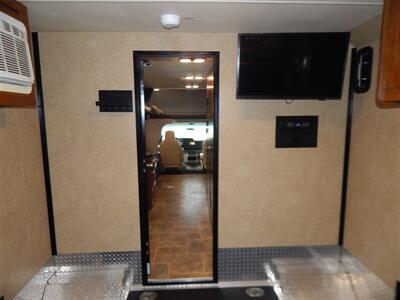 2015 Thor Outlaw 29H  Toy Hauler - Photo 38 - Angola, IN 46703