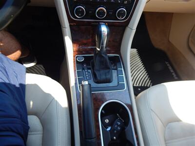 2013 Volkswagen Passat TDI SEL Premium   - Photo 37 - Angola, IN 46703