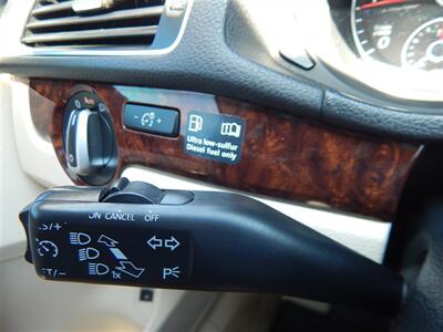 2013 Volkswagen Passat TDI SEL Premium   - Photo 34 - Angola, IN 46703